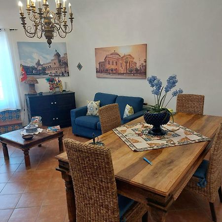 Casa Del Parlamento Apartment Palermo Luaran gambar